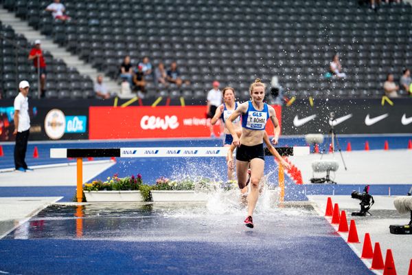 Tina Boehm (OTB Osnabrueck) ueber 3000m Hindernis waehrend der deutschen Leichtathletik-Meisterschaften im Olympiastadion am 25.06.2022 in Berlin